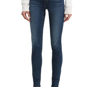 Levi’s Slimming Skinny Jeans new with tags